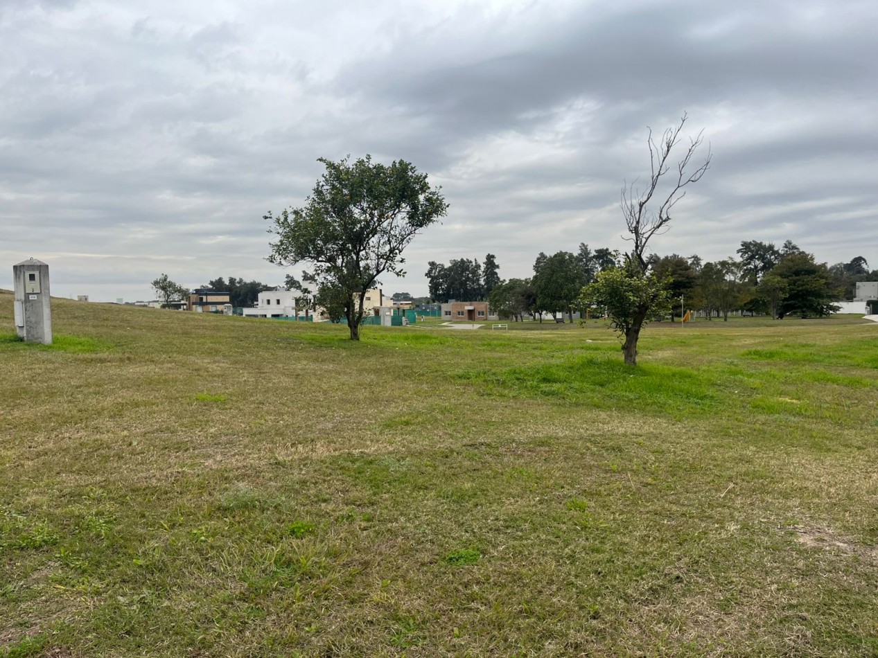 TERRENO EN BARRIO PRIVADO PRADERAS DEL NOGAL