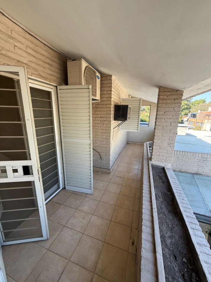 CASA EN BARRIO PARQUE  GUILLERMINA