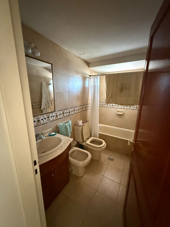 CASA EN BARRIO PARQUE  GUILLERMINA