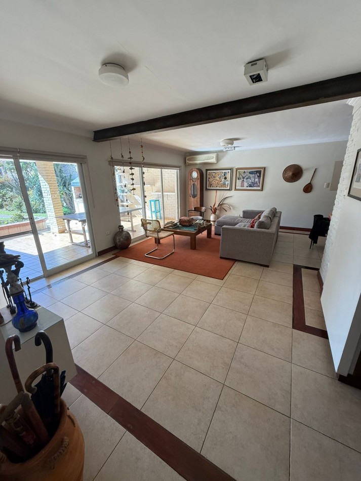 CASA EN BARRIO PARQUE  GUILLERMINA