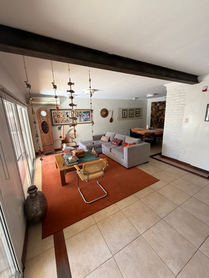 CASA EN BARRIO PARQUE  GUILLERMINA