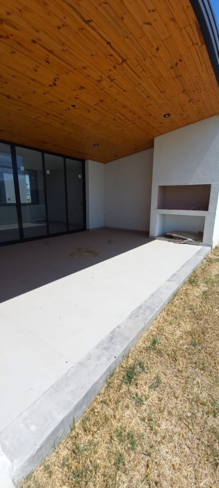 CASA A ESTRENAR EN BARRIO PRIVADO LAS QUINTAS II