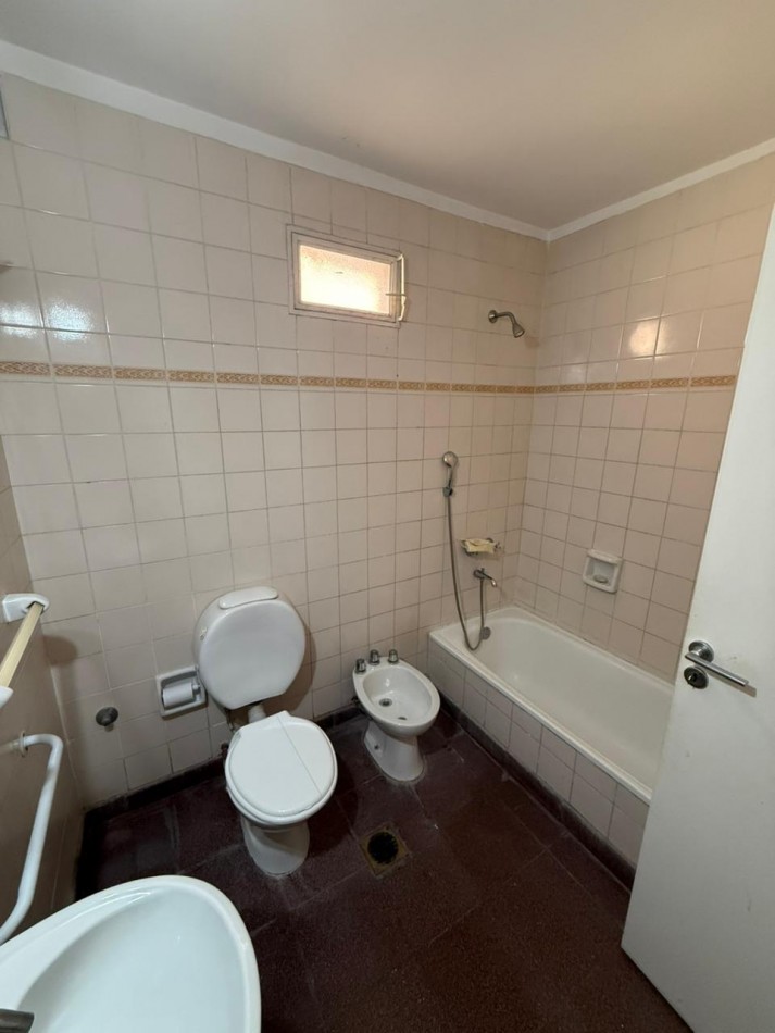 CASA EN ZONA AV. MATE DE LUNA AL 2600