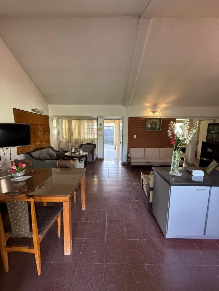 CASA EN ZONA AV. MATE DE LUNA AL 2600