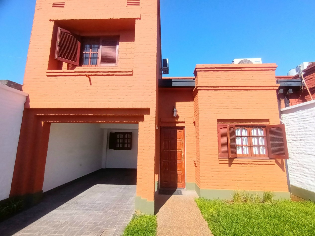 CASA EN BARRIO FEPUT- ALT AV. AMERICA AL 2100