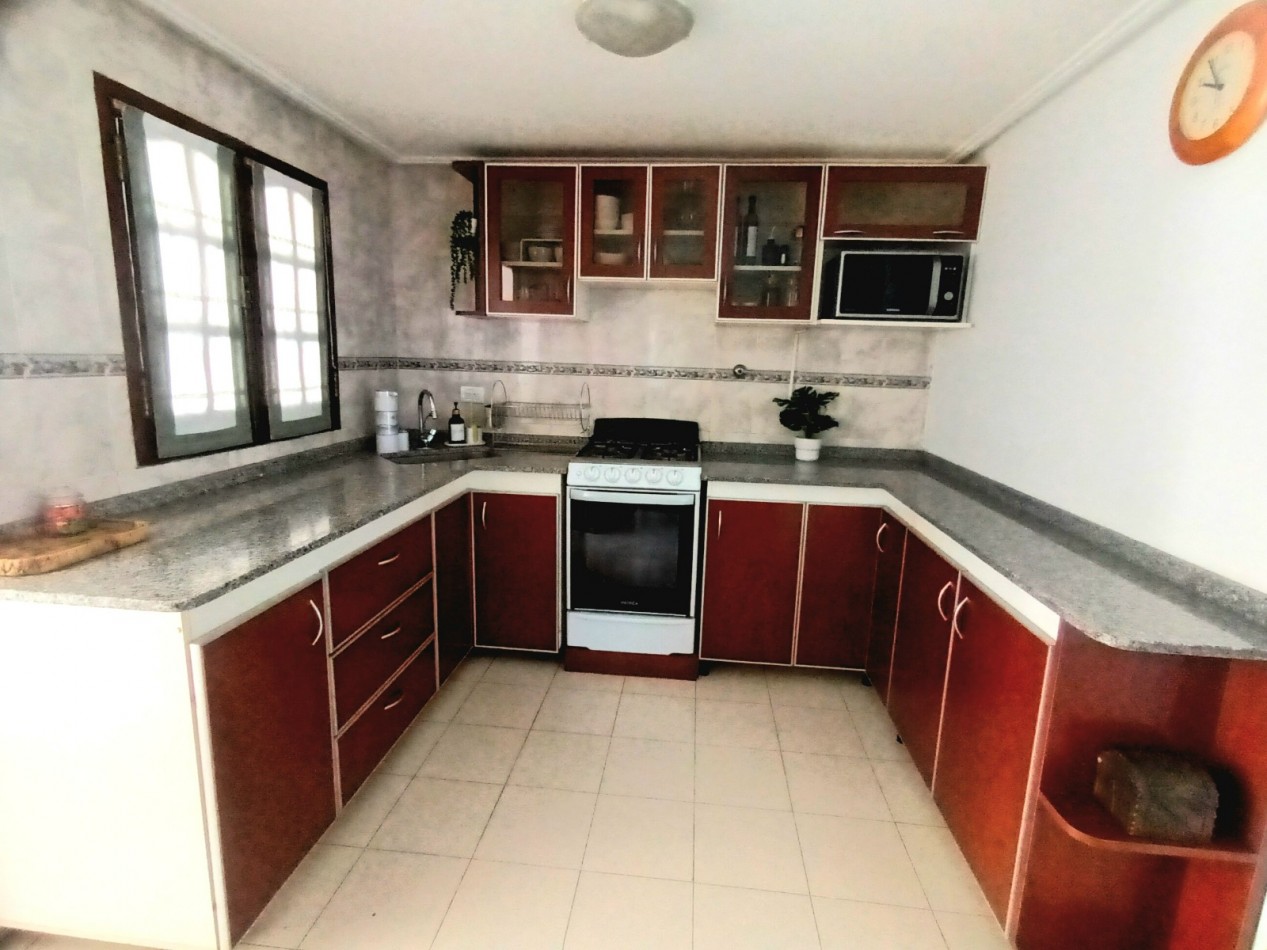 CASA EN BARRIO FEPUT- ALT AV. AMERICA AL 2100