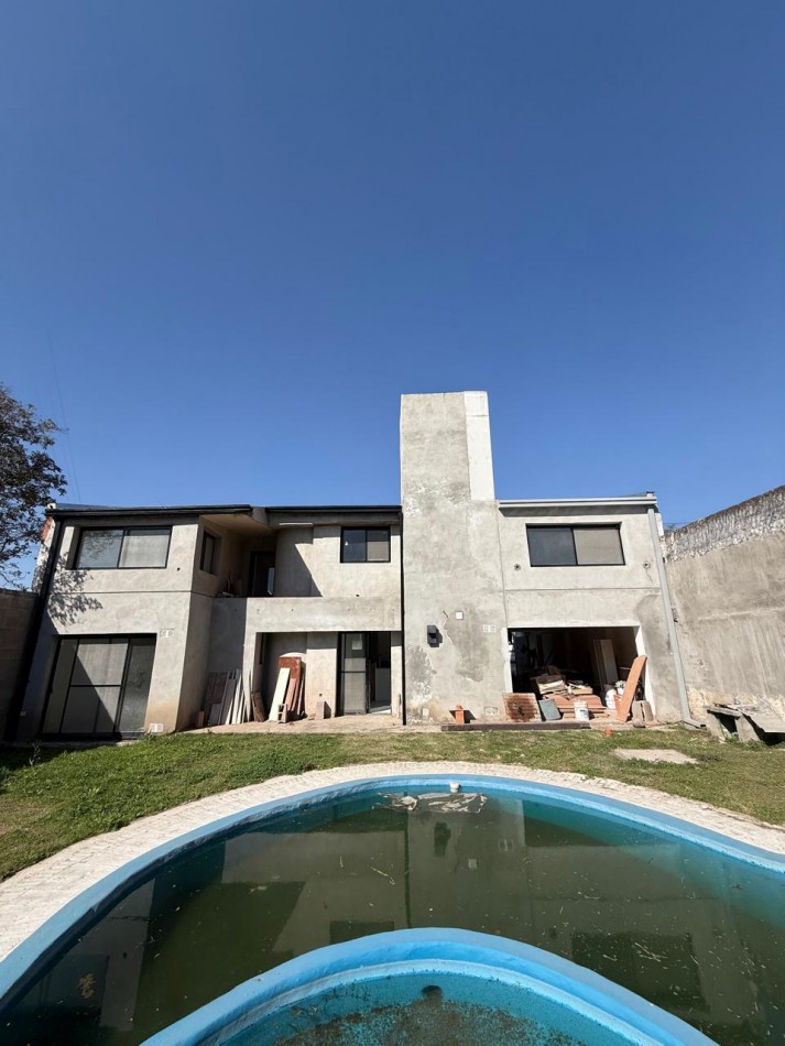 ESPECTACULAR CASA EN EL CORTE- YERBA BUENA