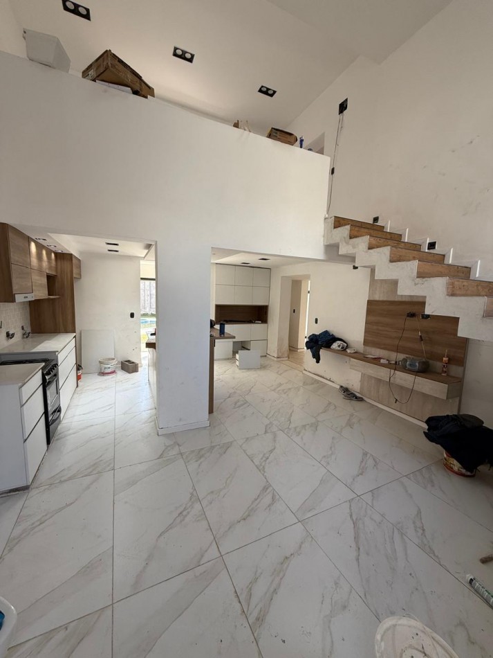 ESPECTACULAR CASA EN EL CORTE- YERBA BUENA