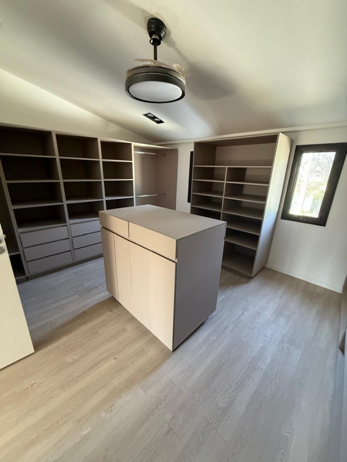 ESPECTACULAR CASA EN EL CORTE- YERBA BUENA