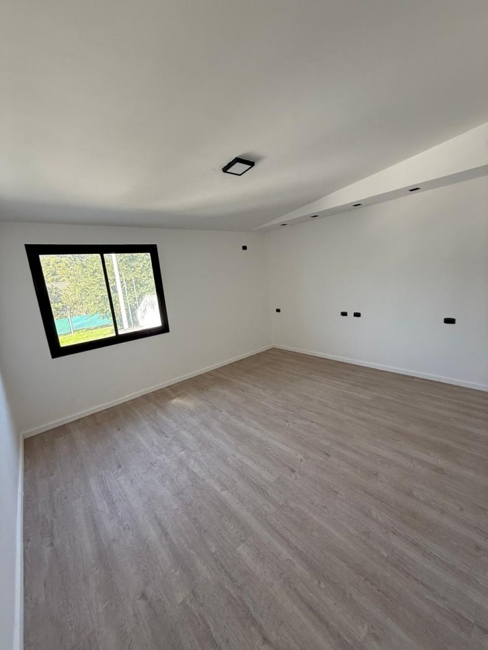 ESPECTACULAR CASA EN EL CORTE- YERBA BUENA