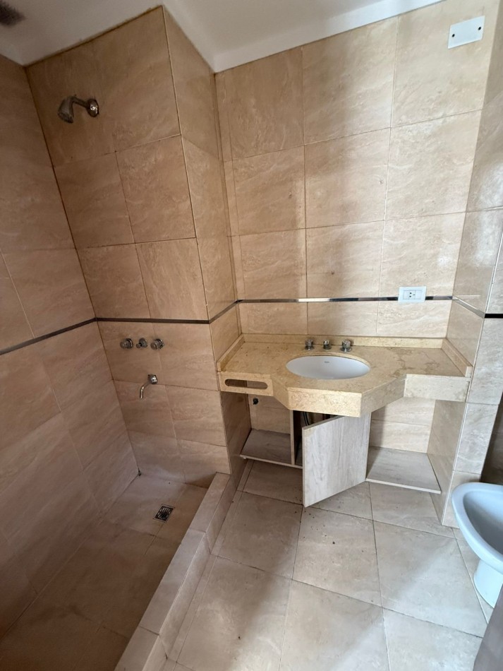 1 DORMITORIO CON COCHERA EN ALQUILER- BARRIO NORTE