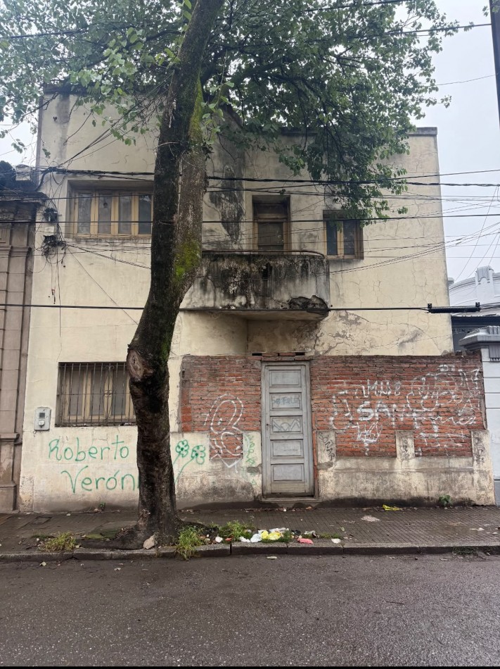 Terreno con construccion a demoler o refaccionar - Pje. Garcia No 871