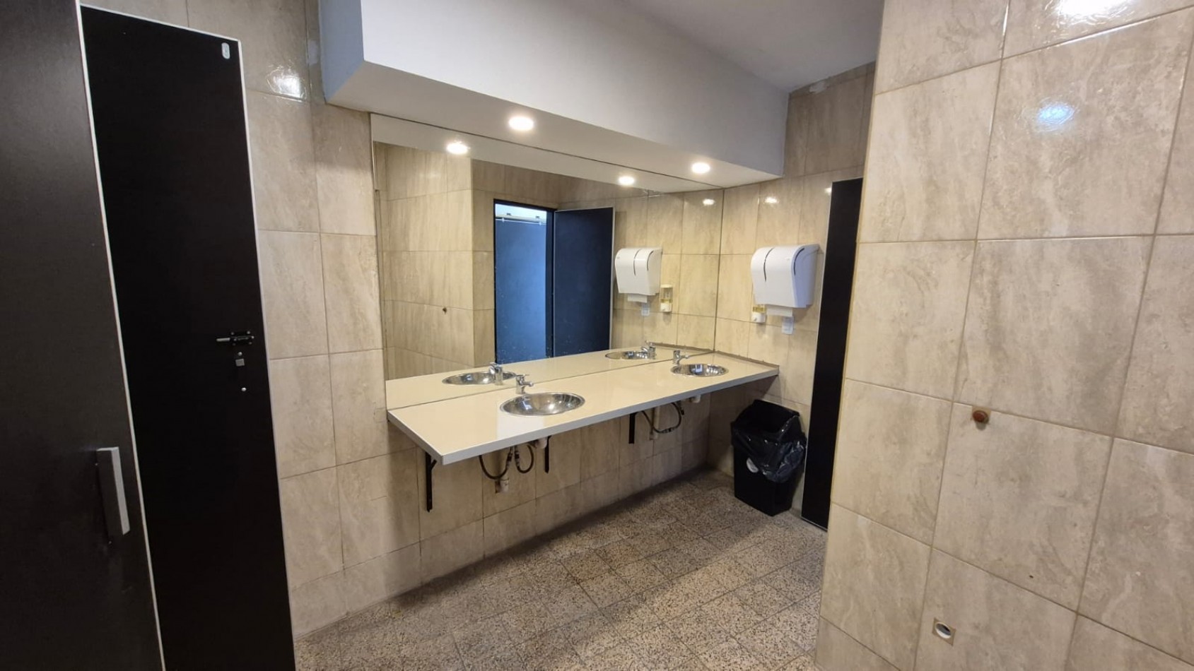 Espacio comercial de 700 m² en alquiler, ideal para multiples rubros - TAFI VIEJO