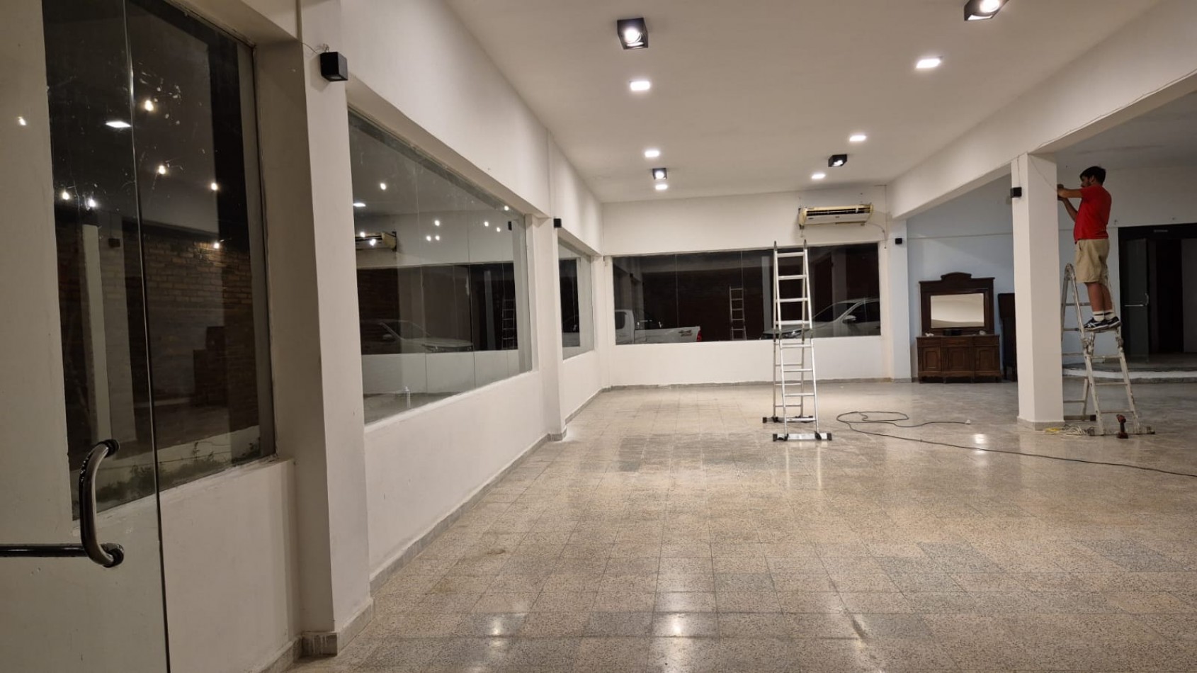 Espacio comercial de 700 m² en alquiler, ideal para multiples rubros - TAFI VIEJO