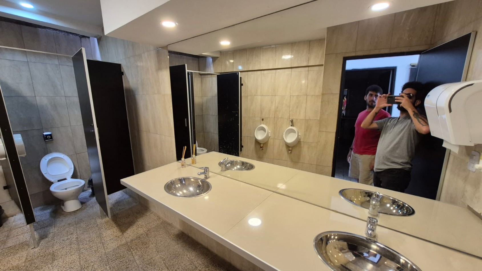 Espacio comercial de 700 m² en alquiler, ideal para multiples rubros - TAFI VIEJO
