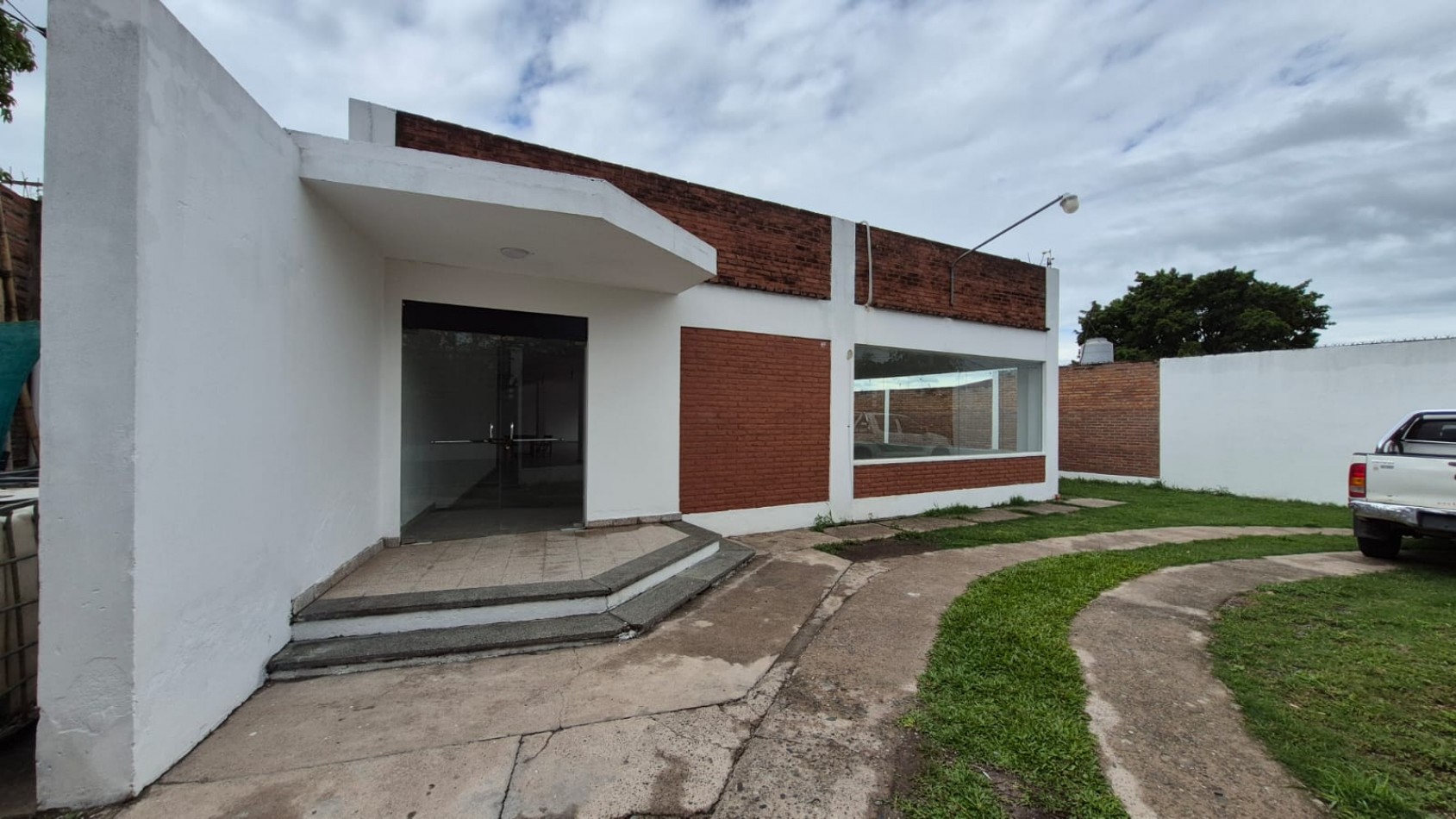 Espacio comercial de 700 m² en alquiler, ideal para multiples rubros - TAFI VIEJO