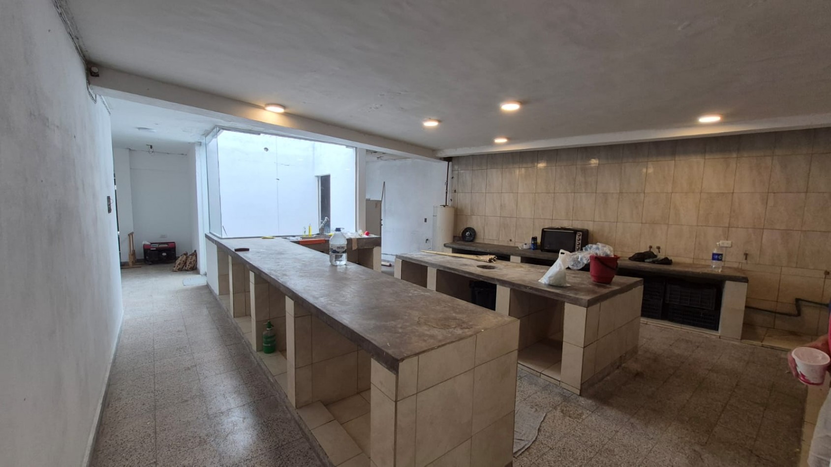 Espacio comercial de 700 m² en alquiler, ideal para multiples rubros - TAFI VIEJO