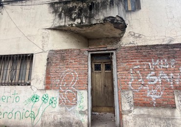 Terreno con construccion a demoler o refaccionar - Pje. Garcia No 871
